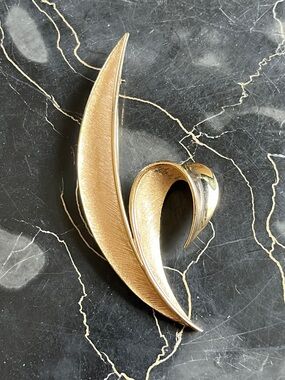 Vintage Crown Trifari Gold Leaf Brooch/Pin